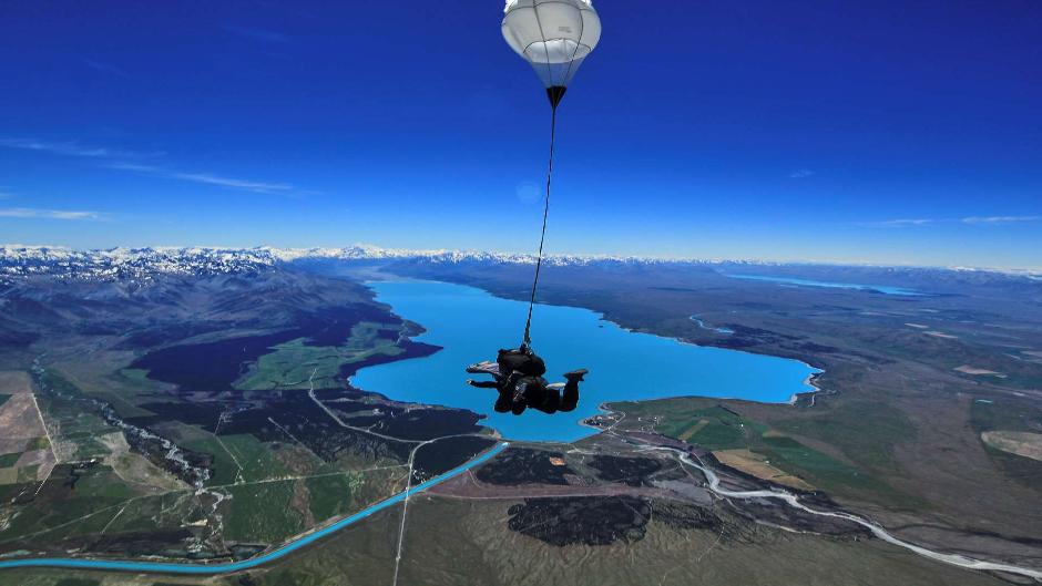 Explore the Mt Cook area from the ground and the air. On this one-day combo tour see all the highlights of Mt Cook plus experience the best (in our opinion) sky dive experience in New Zealand. 